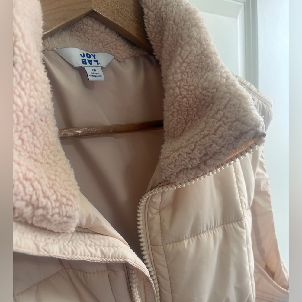 Beautiful JoyLab size M Light Peachy Pink Sherpa-Lined Puffer Vest. Quilted. - Picture 3 of 9